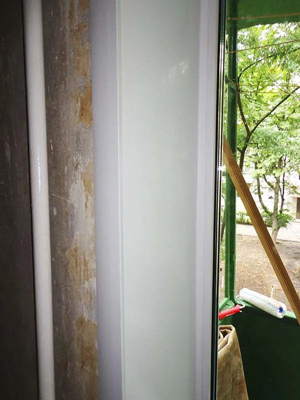 Монтаж пластикового відкосу, бічна сторона вікна